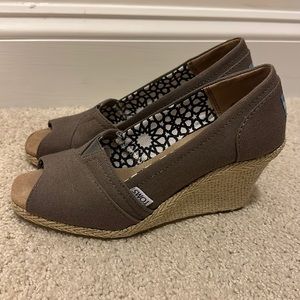 Toms peep toe wedge